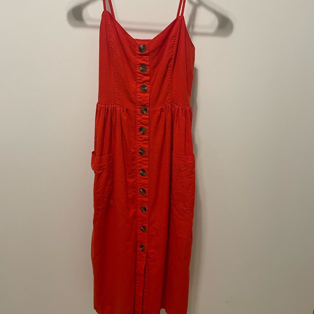 AMERICAN EAGLE dress with buttons and scrunching details, size XS, burnt orange.